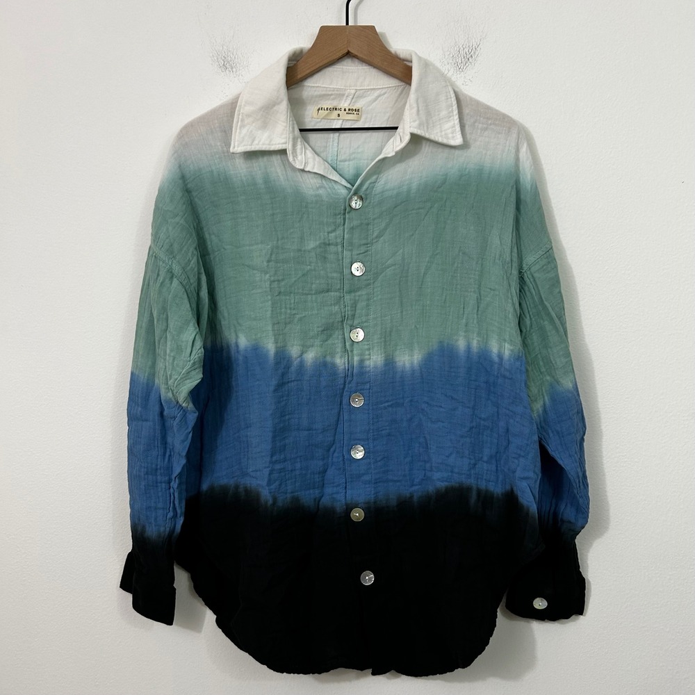 Electric Rose Top Button Front Oversize Gauzy Size Small‎